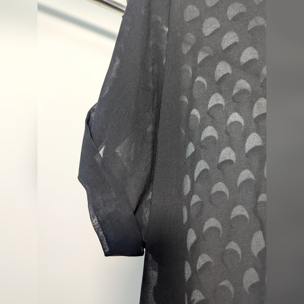 Zenobia Black Sheer Textured Cutout Top - Size XL - Picture 7 of 11